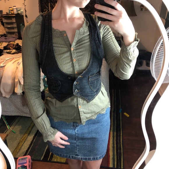 Lace embroidered detailing button down blouse - Picture 2 of 8